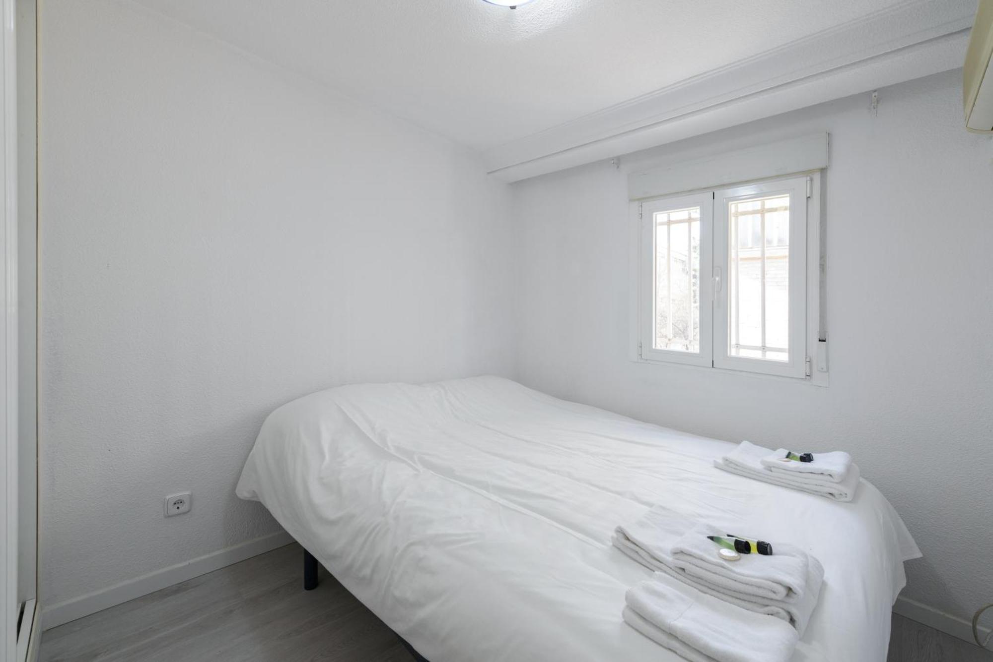 Sabadell Calle, Casa Familiar De 3 Dormitorios Con Terraza Junto Metro Fuencarral Madrid Dış mekan fotoğraf